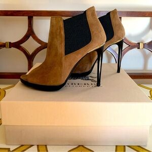 BURBERRY *NWT* Harbourne 110 Peep Toe Ankle Boot Size 38 (US 8)